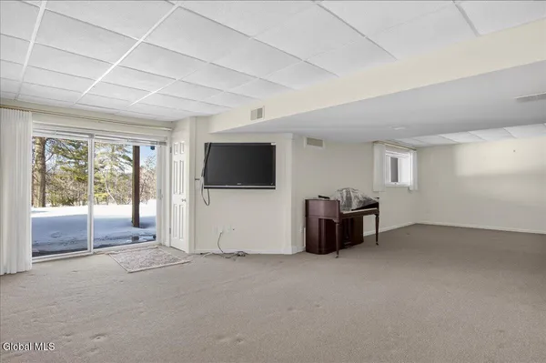 $939,900 | 3 South Collins Terrace, Saratoga Springs, NY 12866