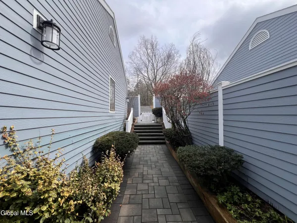 $939,900 | 3 South Collins Terrace, Saratoga Springs, NY 12866