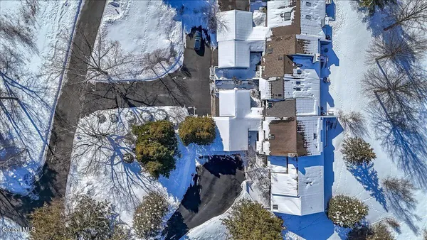 $939,900 | 3 South Collins Terrace, Saratoga Springs, NY 12866