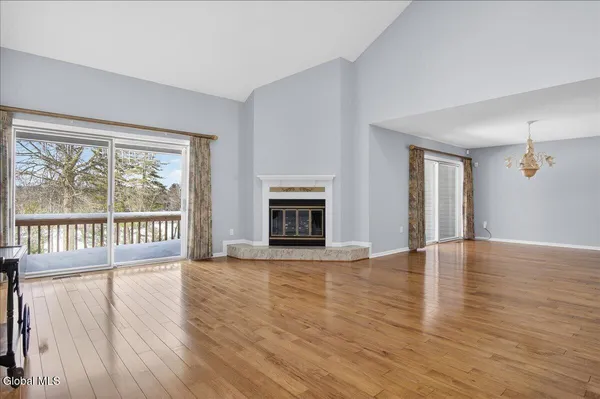 $939,900 | 3 South Collins Terrace, Saratoga Springs, NY 12866