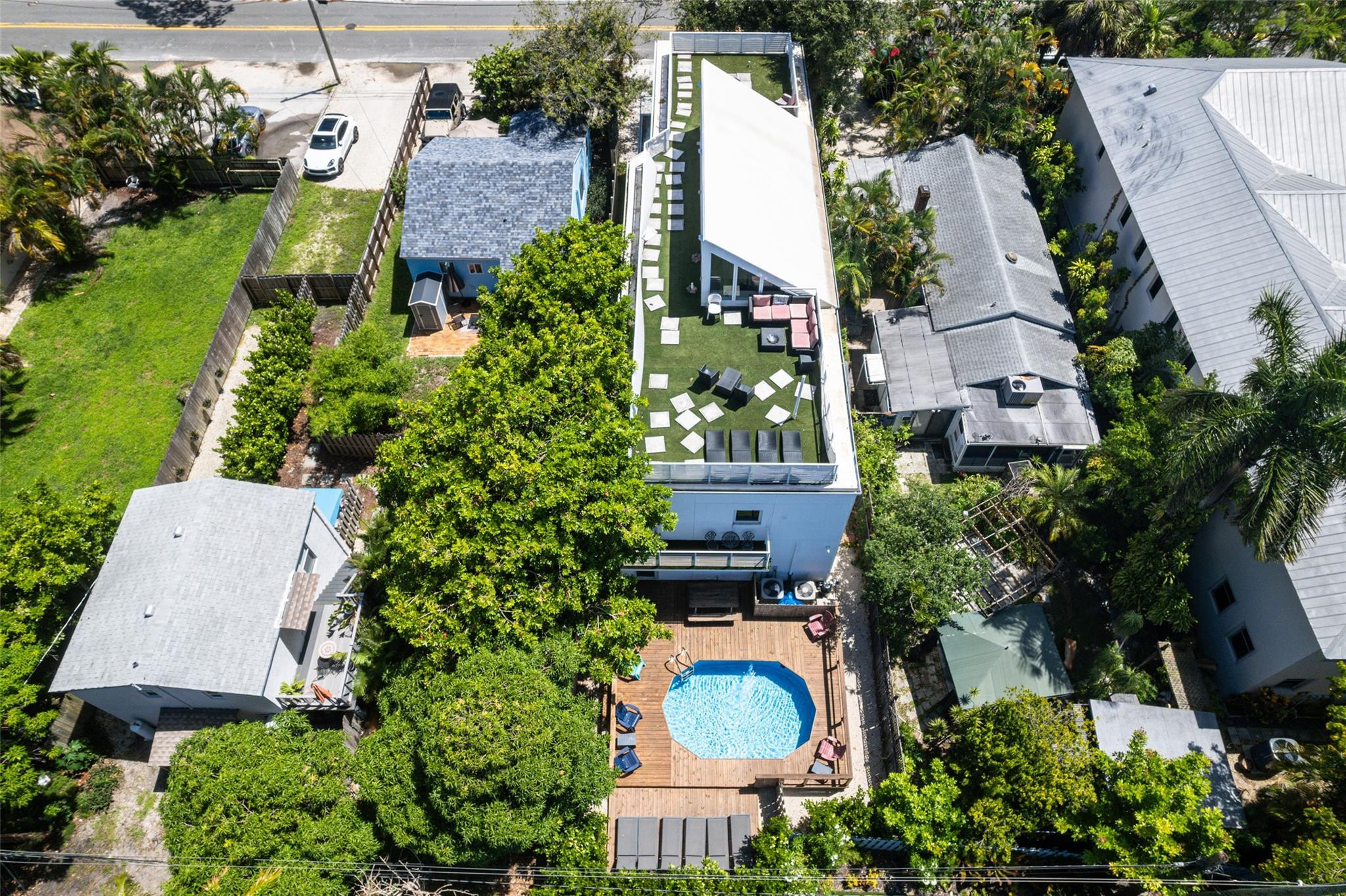 303 Southwest 9th Street Fort Lauderdale, FL 33315 - Photo 47 of 49 an aerial view of multiple houses with outdoor space