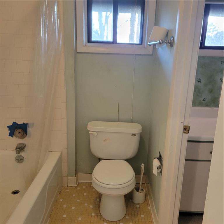 7 Quail Run Decatur, GA 30035 - Photo 5 of 7 a bathroom with a toilet and a bathtub