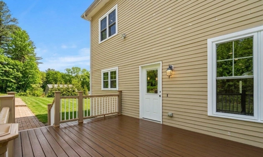 98 R Walnut Street Shrewsbury, MA 01545 - Photo 5 of 42