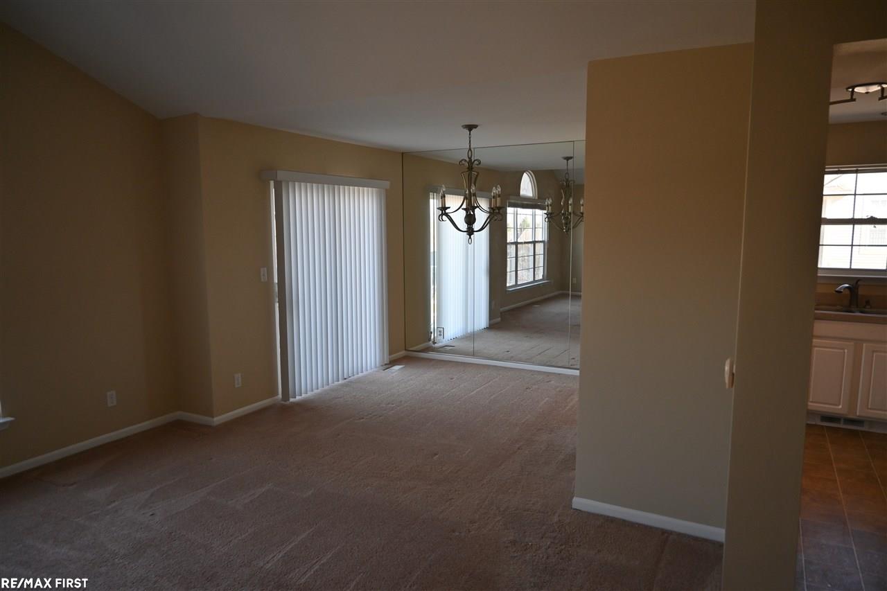 1824 Flagstone Circle Rochester, MI 48307 - Photo 8 of 33 50037717-7.JPG