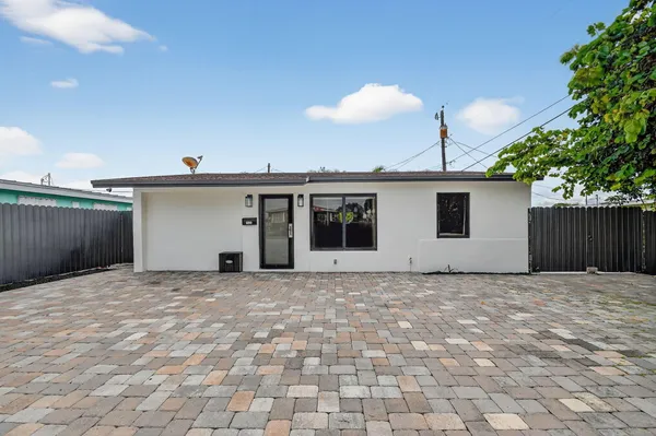 $4,000 | 5008 Parker Avenue, West Palm Beach, FL 33405