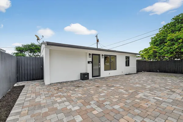 $4,000 | 5008 Parker Avenue, West Palm Beach, FL 33405
