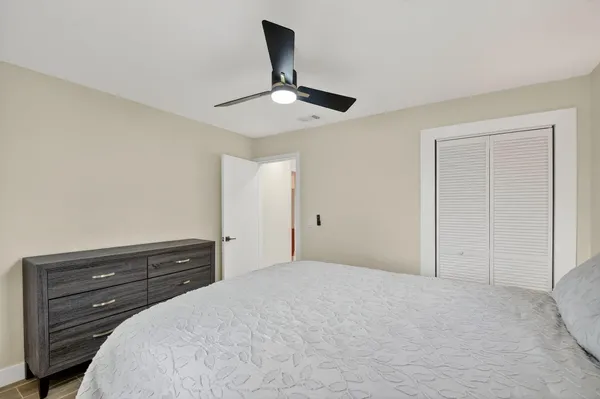 $4,000 | 5008 Parker Avenue, West Palm Beach, FL 33405