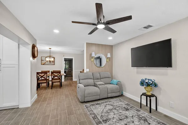 $4,000 | 5008 Parker Avenue, West Palm Beach, FL 33405