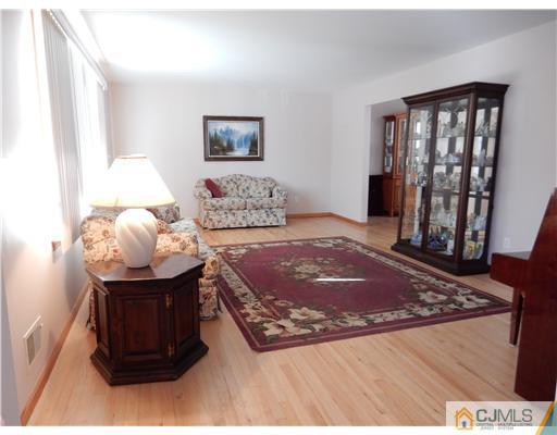 30 Maiden Way Colonia, NJ 07067 - Photo 2 of 20 Gallery Image 2
