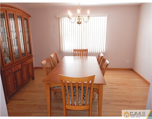 30 Maiden Way Colonia, NJ 07067 - Photo 3 of 20 Gallery Image 3