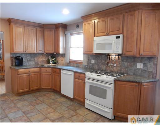 30 Maiden Way Colonia, NJ 07067 - Photo 6 of 20 Gallery Image 6
