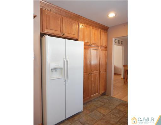 30 Maiden Way Colonia, NJ 07067 - Photo 7 of 20 Gallery Image 7