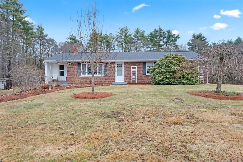 208 New Boston Road Sturbridge, MA 01566 - Photo 1 of 27 Gallery Image 1