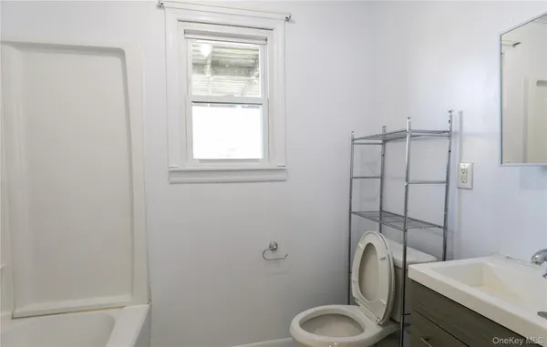 $1,950 | 156 Lampman Avenue, Unit 1, Port Ewen, NY 12466