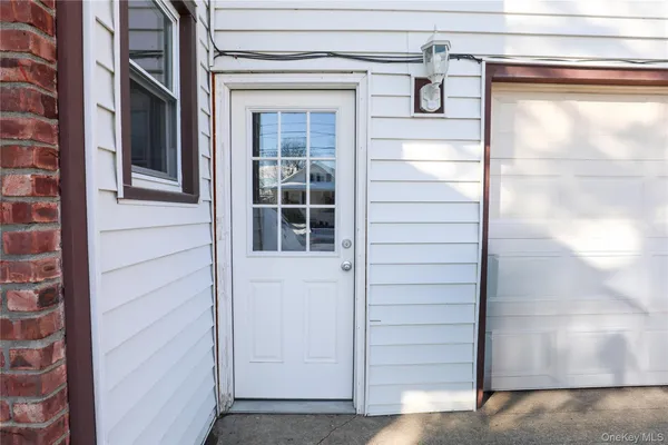 $1,950 | 156 Lampman Avenue, Unit 1, Port Ewen, NY 12466