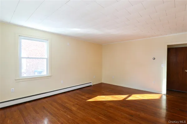 $1,950 | 156 Lampman Avenue, Unit 1, Port Ewen, NY 12466