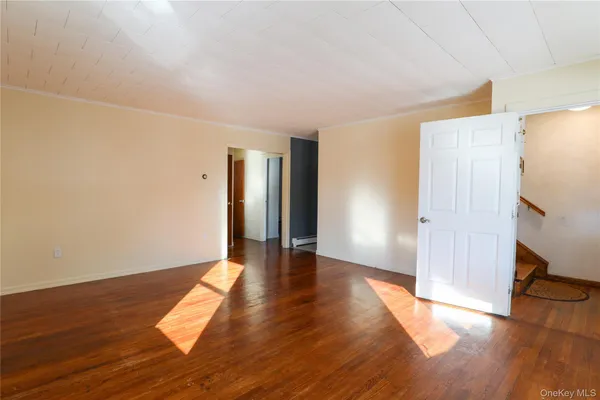 $1,950 | 156 Lampman Avenue, Unit 1, Port Ewen, NY 12466