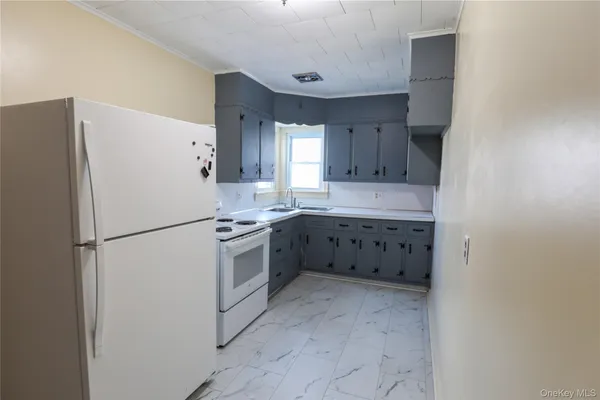 $1,950 | 156 Lampman Avenue, Unit 1, Port Ewen, NY 12466