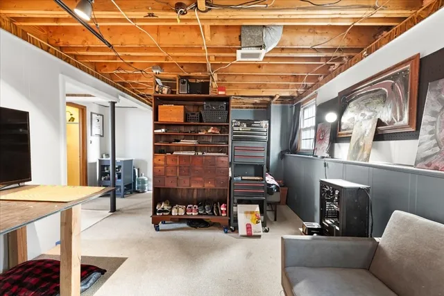 a view of livingroom with furniture