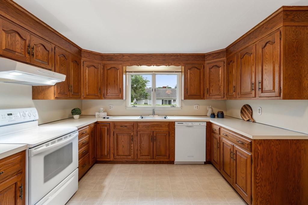 109 Shaw Road Belmont, MA 02478 - Photo 7 of 20