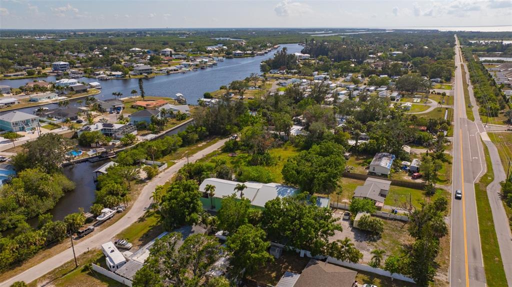 826 West Shell Point Road Ruskin, FL 33570 - Photo 5 of 32