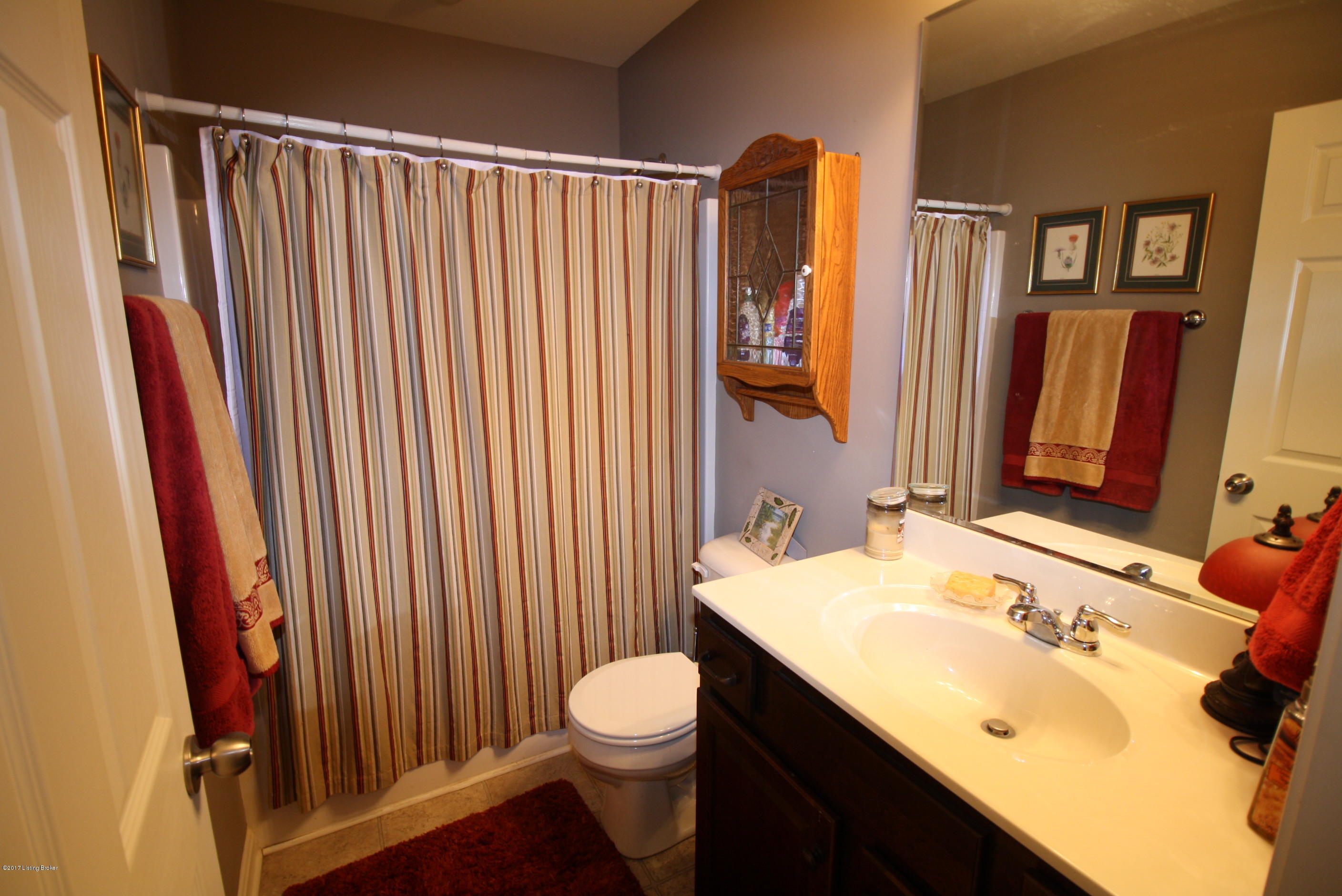 6707 Renate Road Louisville, KY 40291 - Photo 4 of 6 Hall Bath