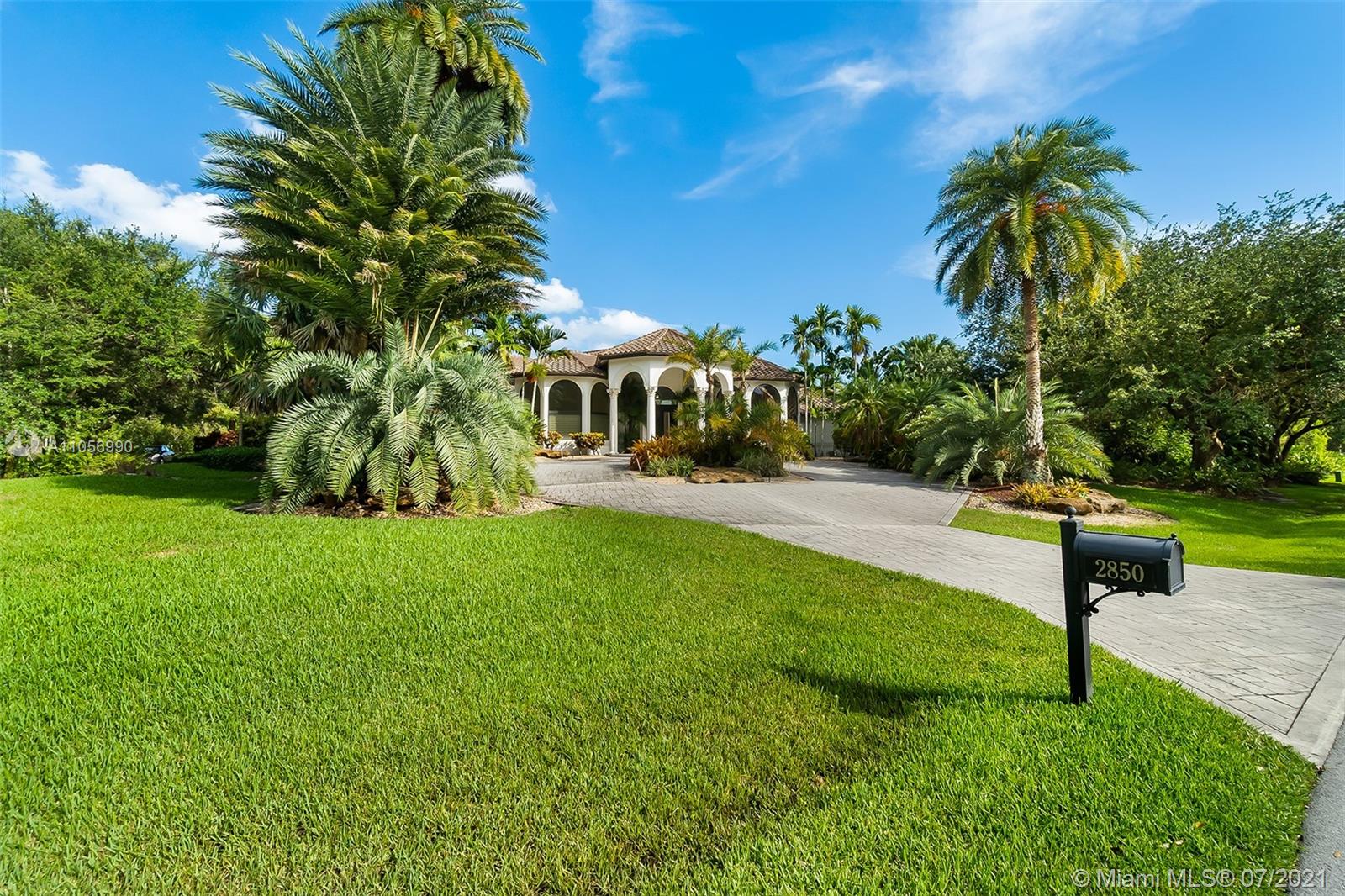 a view of garden with patio