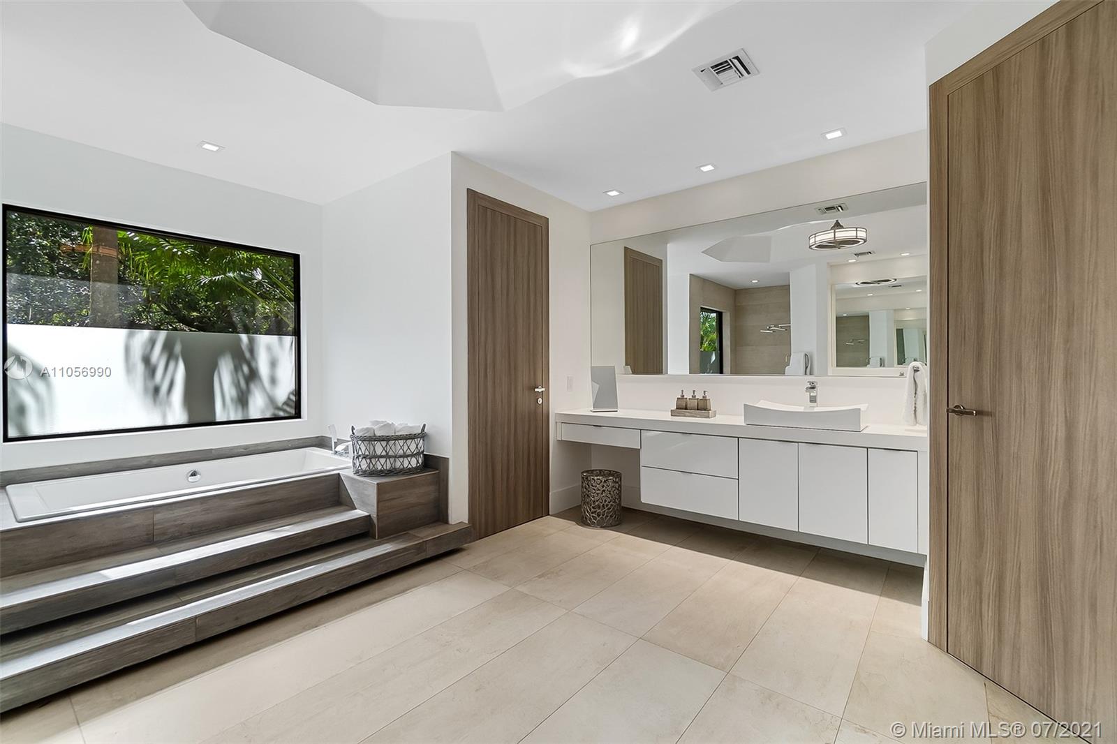 2850 Windmill Ranch Road Weston, FL 33331 - Photo 25 of 50 a bathroom with a sink a toilet and mirror
