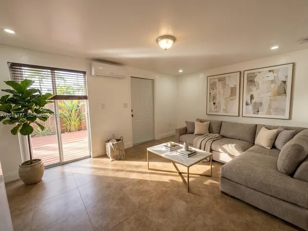 $2,000 | 2957 Southwest 36th Court, Unit 4, Miami, FL 33133
