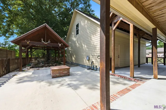 $469,900 | 10440 Matherne Pl Drive, Denham Springs, LA 70726