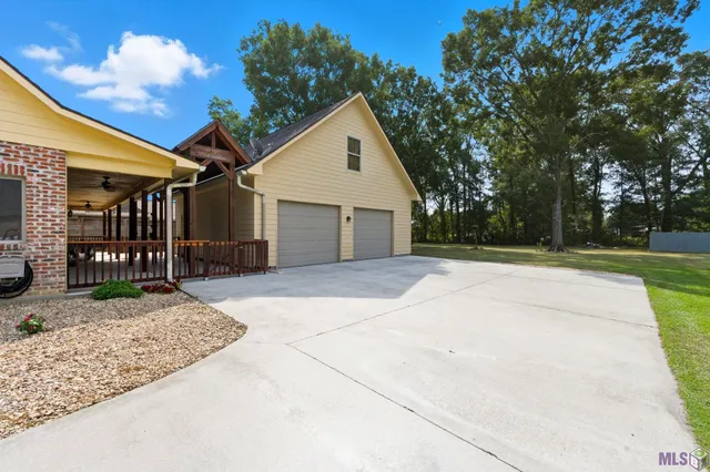 $469,900 | 10440 Matherne Pl Drive, Denham Springs, LA 70726
