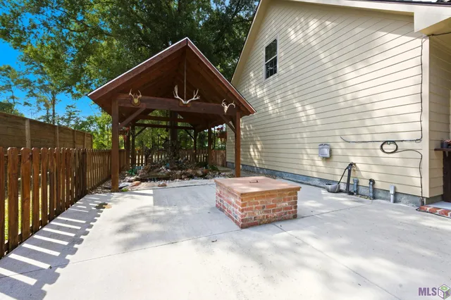 $469,900 | 10440 Matherne Pl Drive, Denham Springs, LA 70726