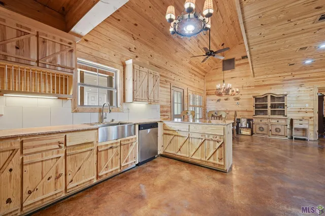 $469,900 | 10440 Matherne Pl Drive, Denham Springs, LA 70726