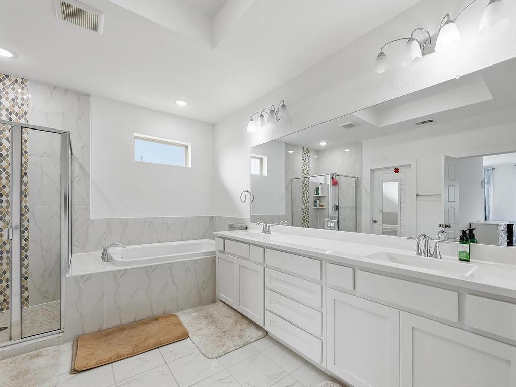 6844 Verandah Way Irving, TX 75039 - Photo 16 of 24 a bathroom with a tub a sink shower and mirror