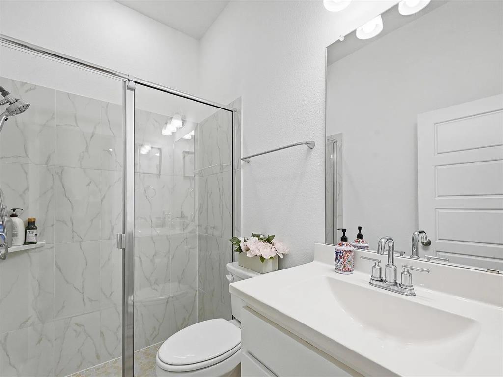 6844 Verandah Way Irving, TX 75039 - Photo 4 of 24 a bathroom with a sink a toilet and shower