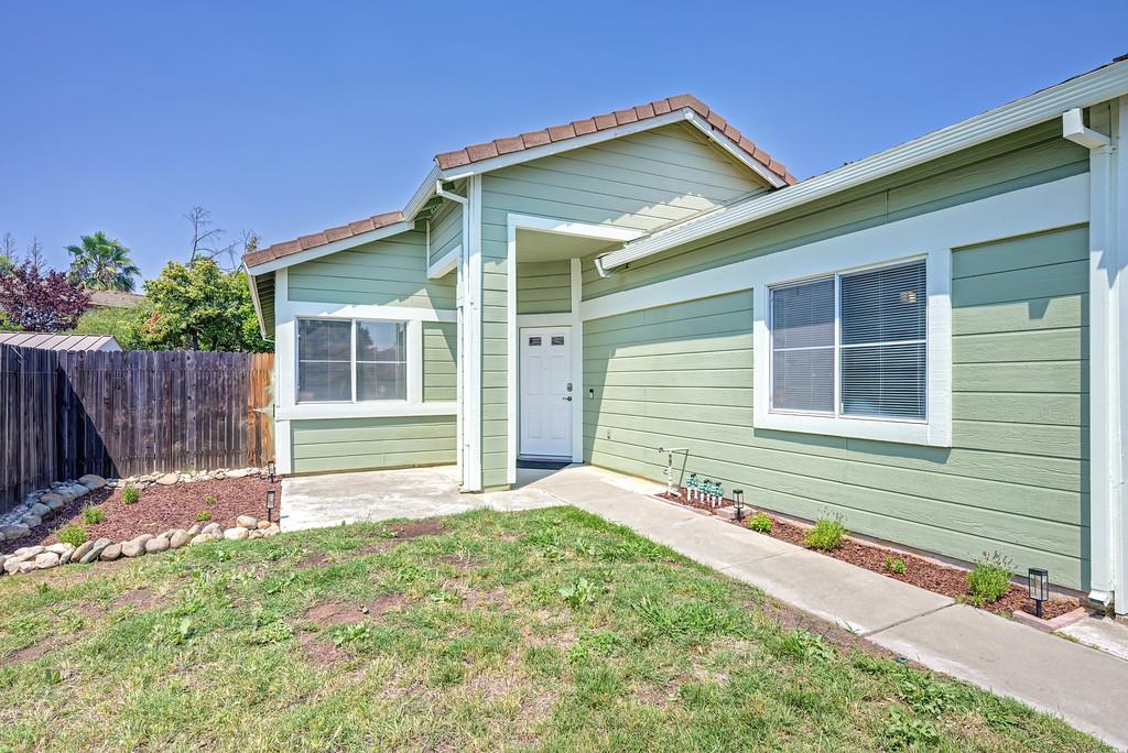 5621 Elk Spring Way Elk Grove, CA 95758 - Photo 3 of 35