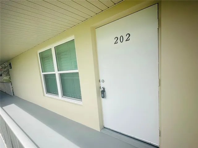 $1,600 | 8 Vista Palm Lane, Unit 202, Vero Beach, FL 32962