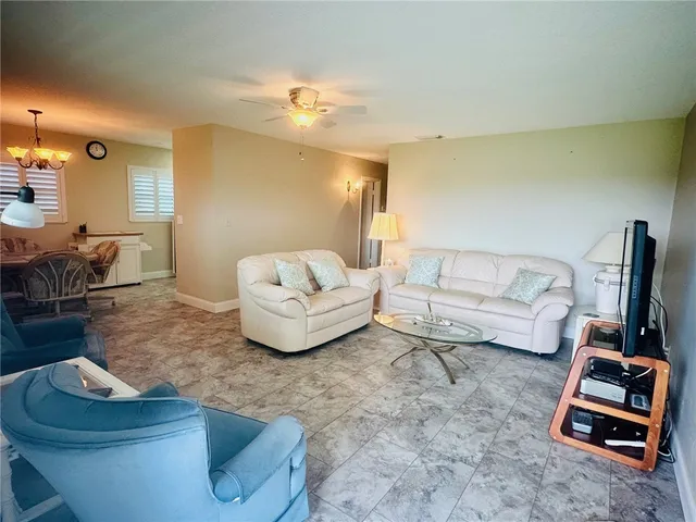 $1,600 | 8 Vista Palm Lane, Unit 202, Vero Beach, FL 32962