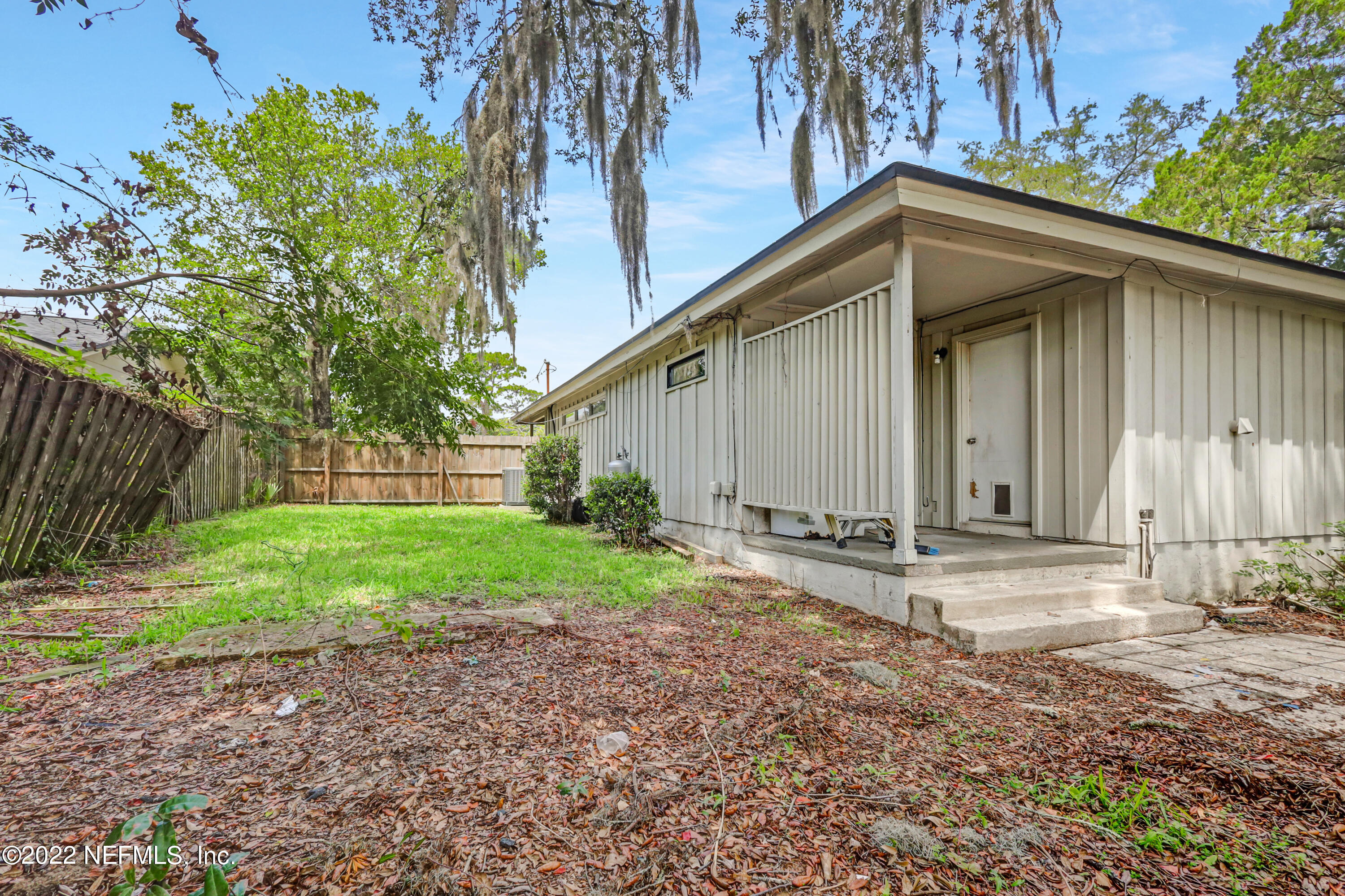 3955 Heidi Road Jacksonville, FL 32277 - Photo 42 of 43 a backyard of a house with plants and trees