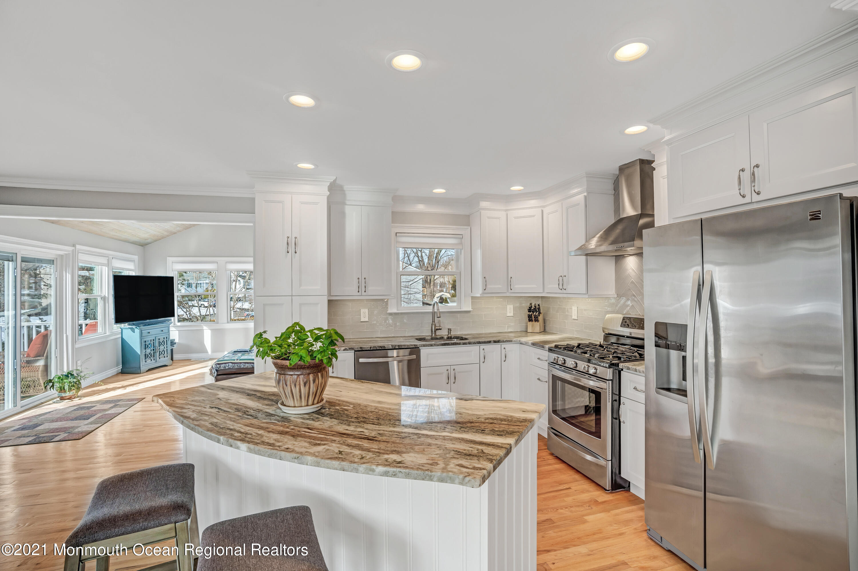 118 Valley Road Neptune Township, NJ 07753 - Photo 4 of 53 DSC02845