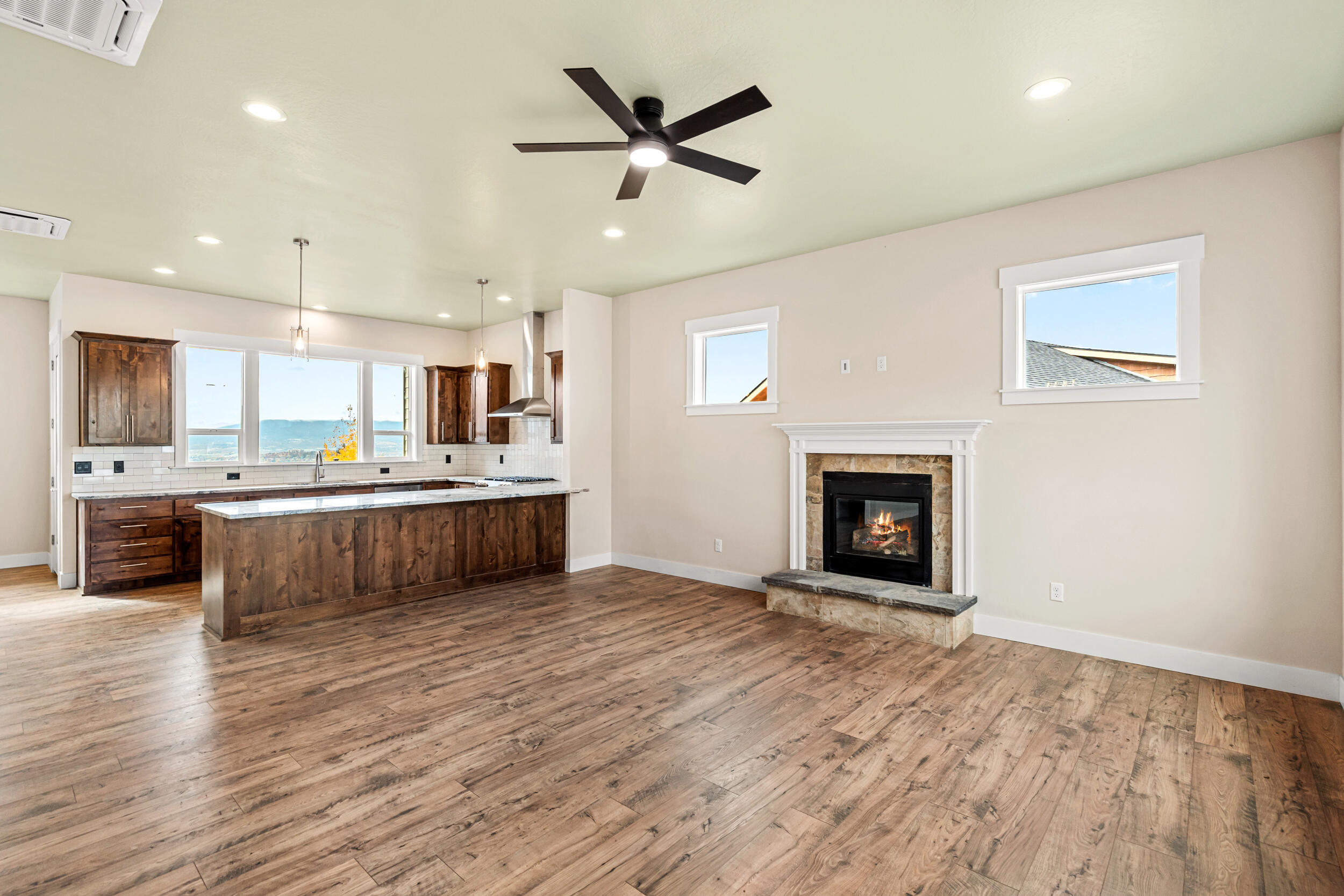 4260 Falcon Ridge Terrace Medford, OR 97504 - Photo 12 of 46