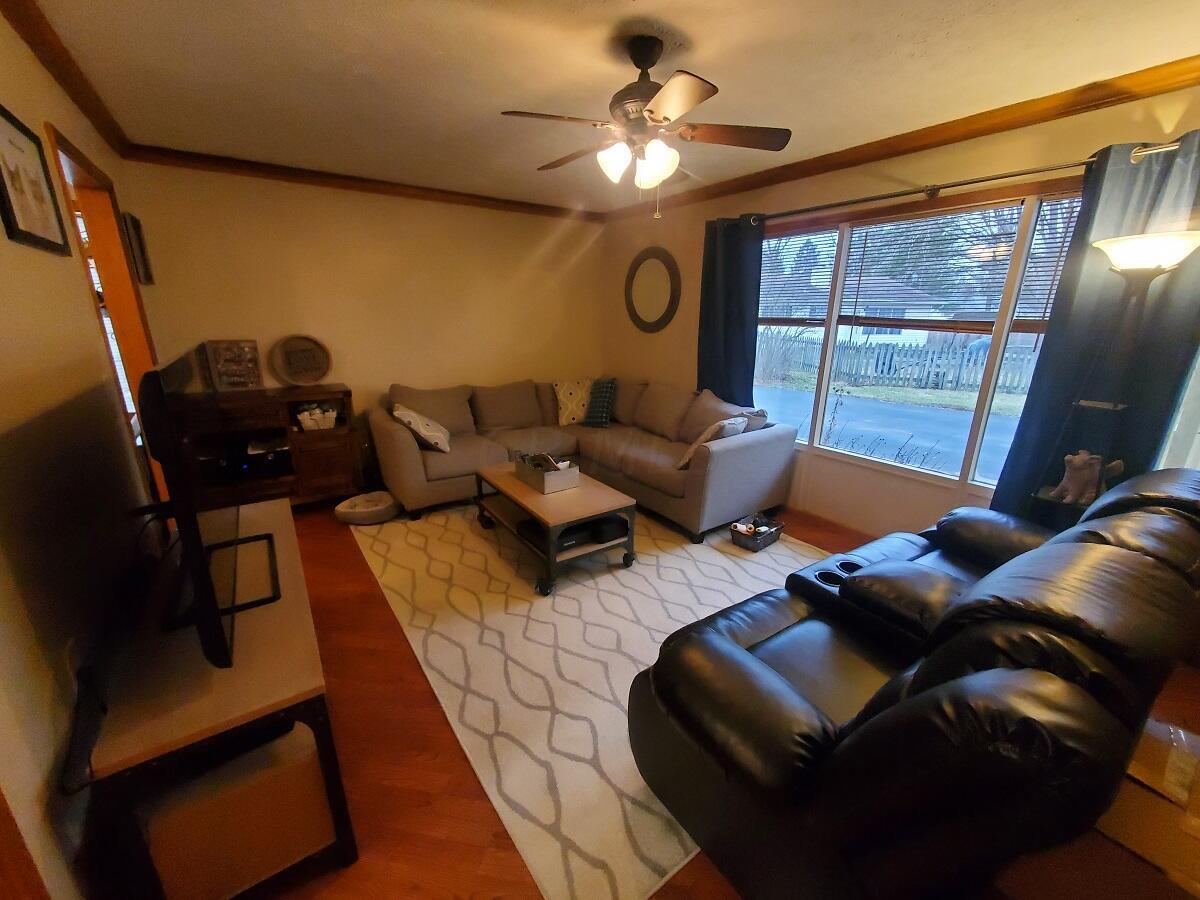 1185 Gibson Road Reynoldsburg, OH 43068 - Photo 9 of 19 Living room 1