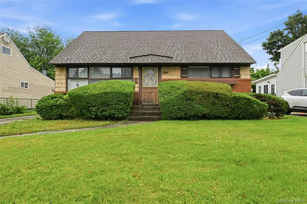 $599,000 | 50 Moeller Street, Hicksville, NY 11801
