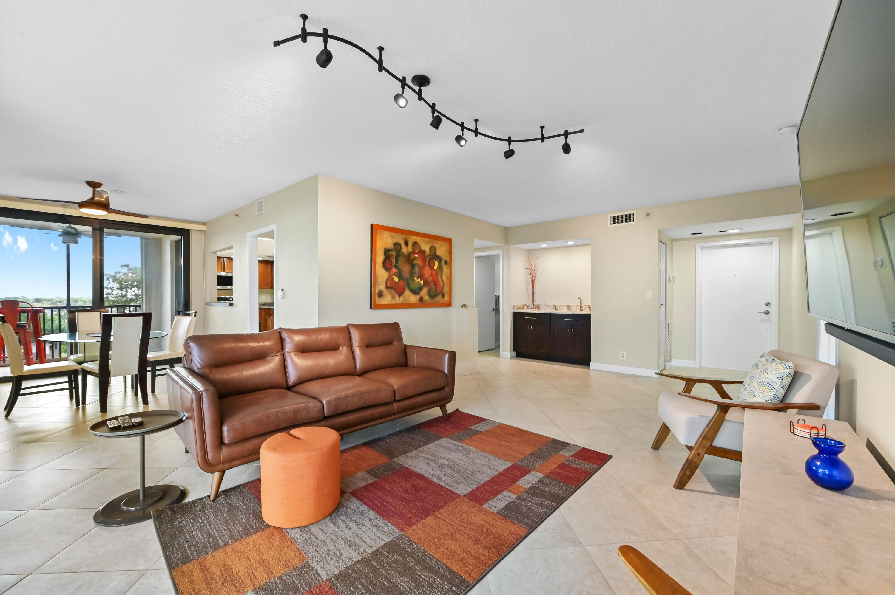 5951 Wellesley Park Drive, Unit 702 Boca Raton, FL 33433 - Photo 3 of 26 09 Living room 05