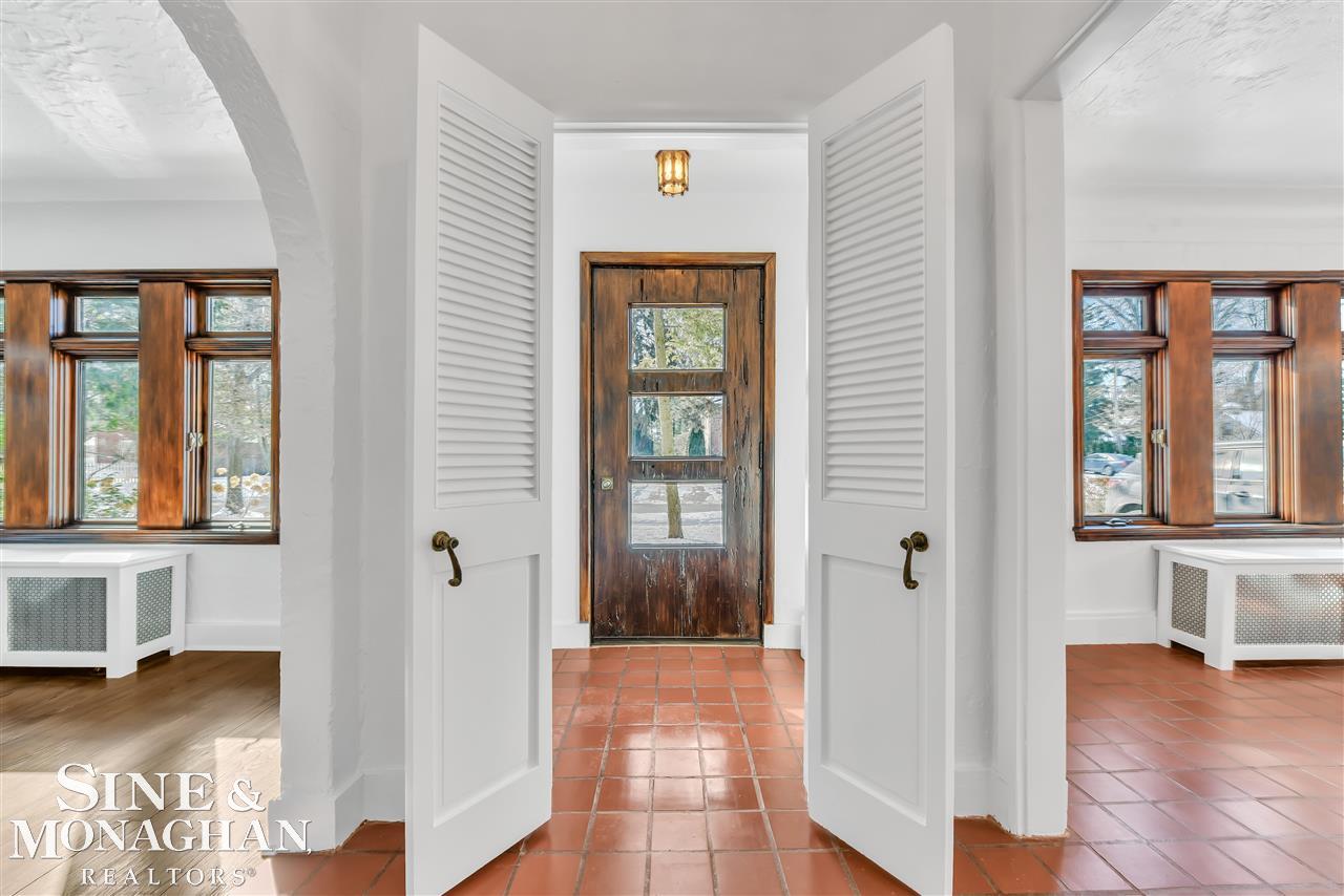 60 Cambridge Road Grosse Pointe, MI 48236 - Photo 2 of 37 50065444-1.JPG