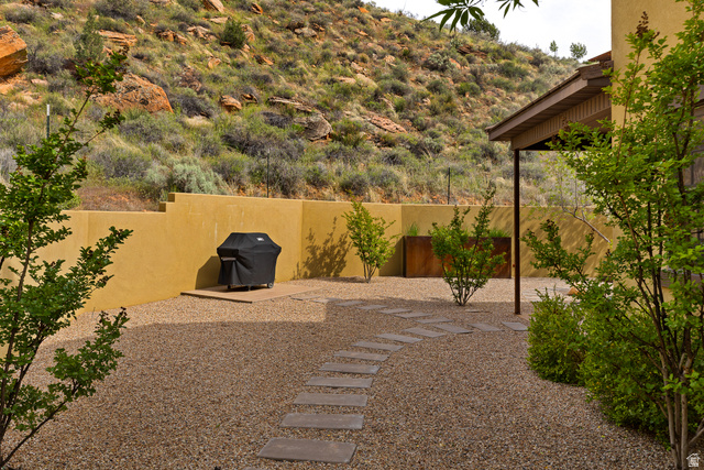 105 River Bend Circle, Unit 105 Springdale, UT 84767 - Photo 44 of 56 Desert landscaping with a gravel ground cover and flagstone pathway