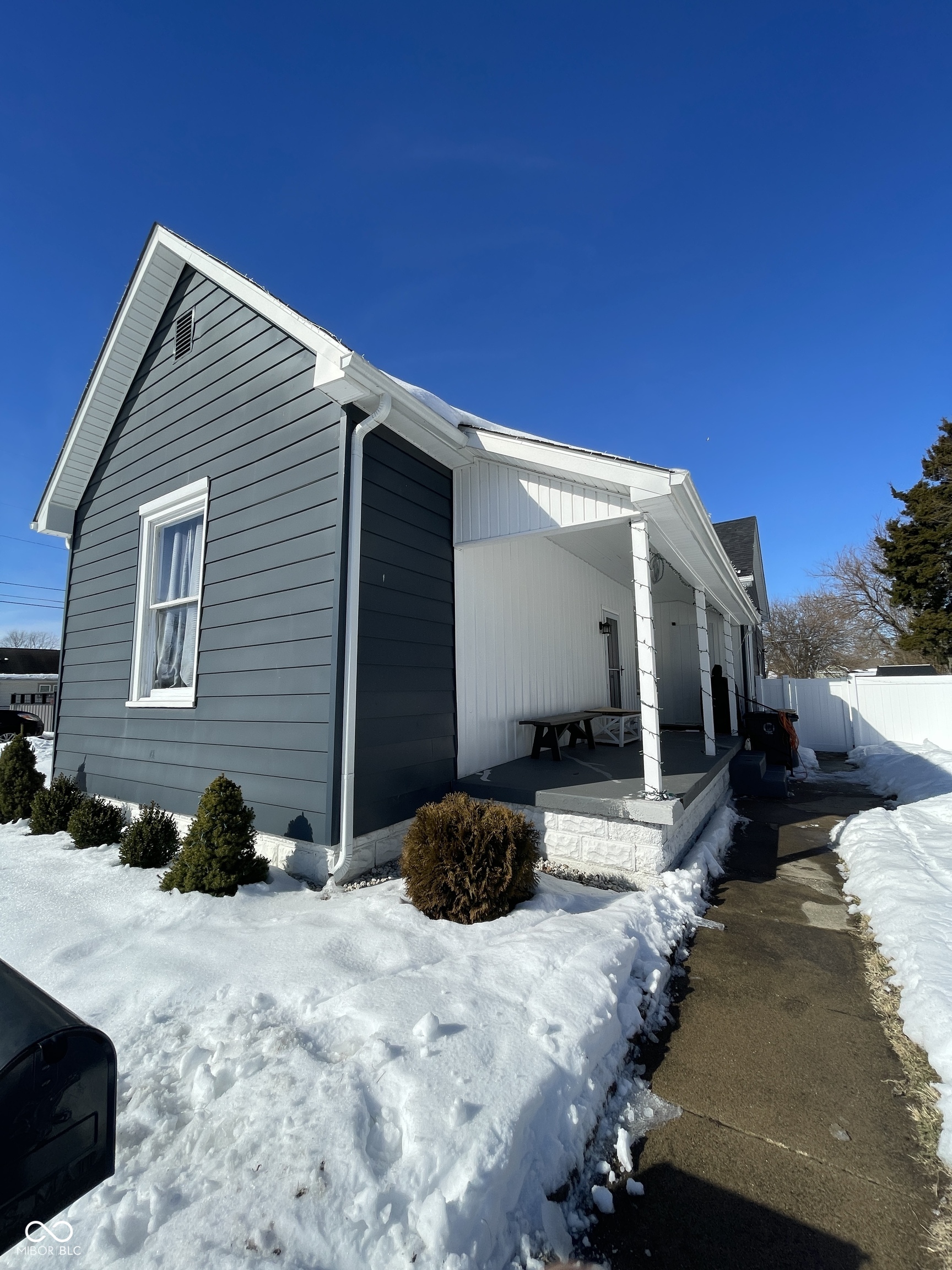 722 Jackson Street Seymour, IN 47274 - Photo 2 of 27