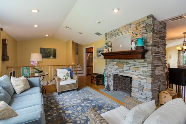 432 Frank Smith Road Longmeadow, MA 01106 - Photo 3 of 30 Gallery Image 3