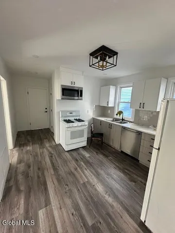 $1,400 | 623 Seneca Street, Schenectady, NY 12308