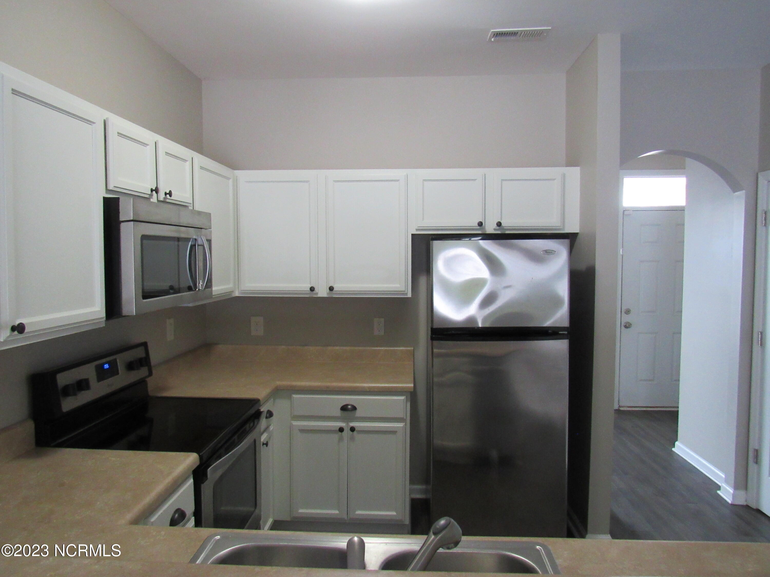 266 Caldwell Loop Jacksonville, NC 28546 - Photo 11 of 23 Kitchen 4